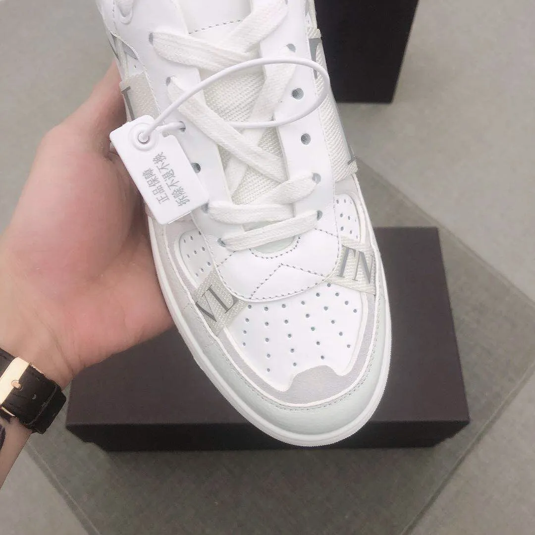 P440▫️V L7N spring and summer 🆕calf leather strap sneakers, no man should be able to refuse this style, classic color, so handsome! Purchase a high-precision replica of the original version to instantly sell off the market currency! 6 VLTN logo rubber effect straps - Valentino Garavani Logo printed on the back and tongue, all materials are customized to ensure quality! Size: 38/45 No. 018